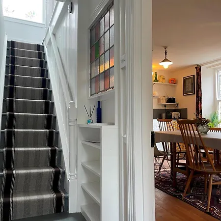 Janies Cottage~ Mousehole~eclectic Interiors & Vintage Charm Holiday home Mousehole