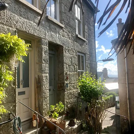 Janies Cottage~ Mousehole~eclectic Interiors & Vintage Charm Holiday home *