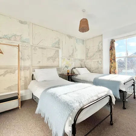 Holiday home Janies Cottage~ Mousehole~eclectic Interiors & Vintage Charm *