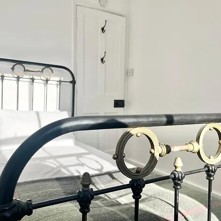 Janies Cottage~ Mousehole~eclectic Interiors & Vintage Charm *